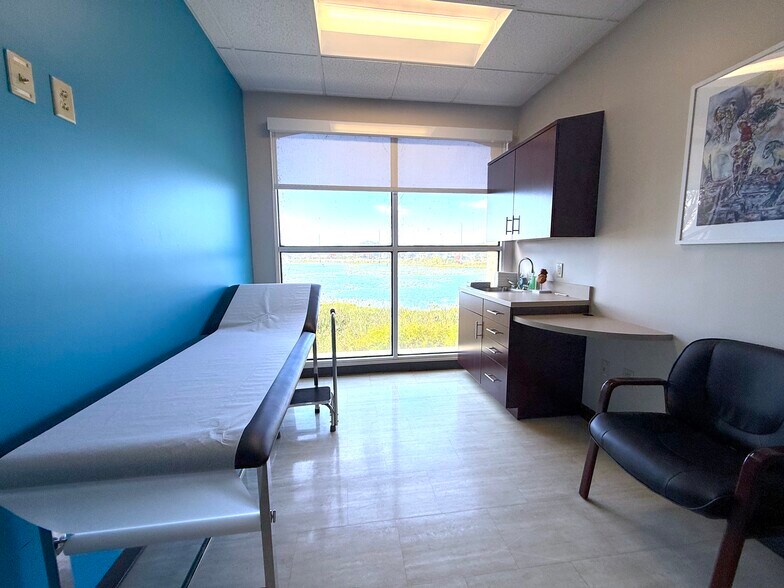 More Photos Of 1879 Nightingale Ln, Tavares Medical For Sale