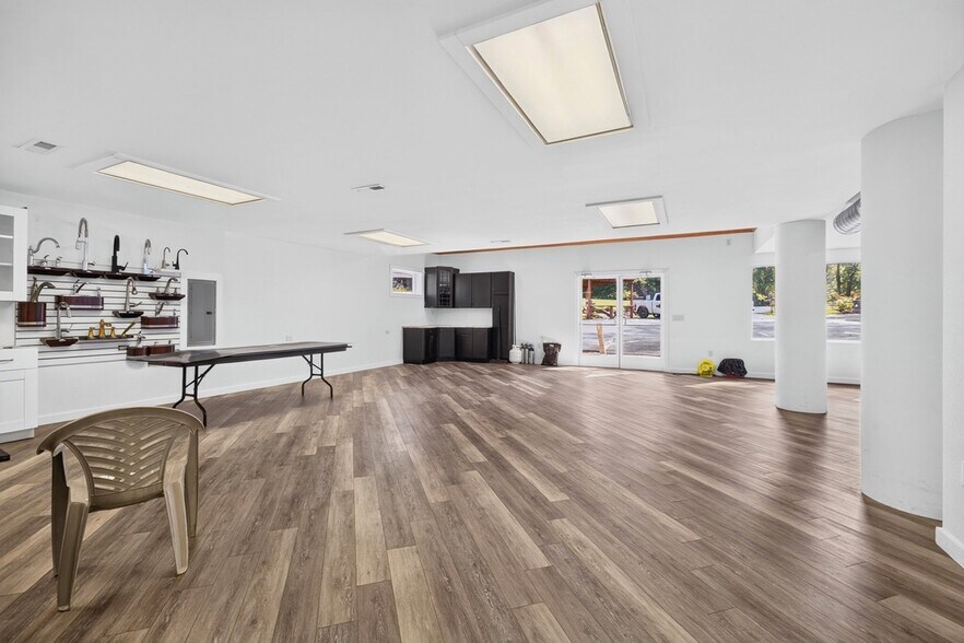 More Photos Of 4925 Hooper Hwy, Cosby Flex For Sale