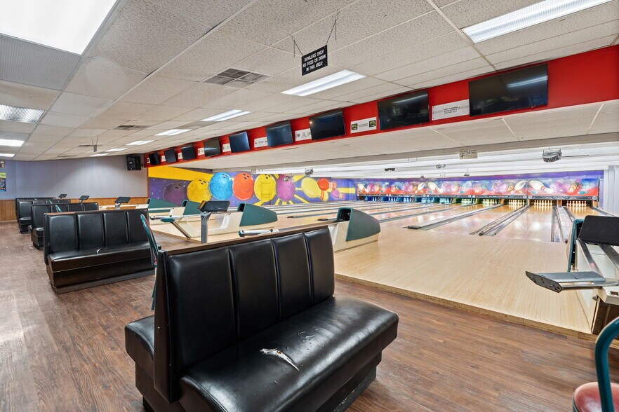 More Photos Of 1616 N Section St, Sullivan Sports And Entertainment For Sale