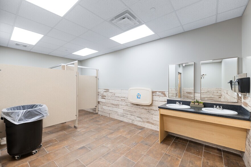 More Photos Of 1600 S College Ave, Bryan Freestanding For Sale