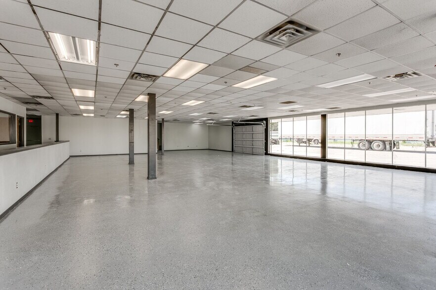 More Photos Of 3500 NW 39th St, Oklahoma City Office For Sale