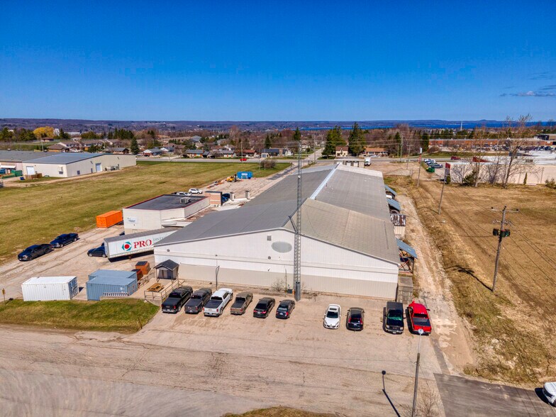 More Photos Of 1104 7th St E, Owen Sound Department Store For Lease