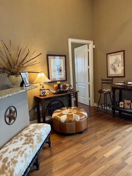 More Photos Of 423 E Main St, Bellville Medical For Lease