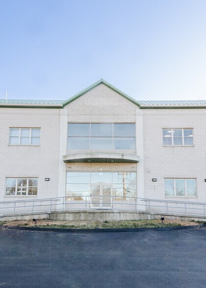 More Photos Of 4 Research Dr, Woodbridge Research And Development For Lease