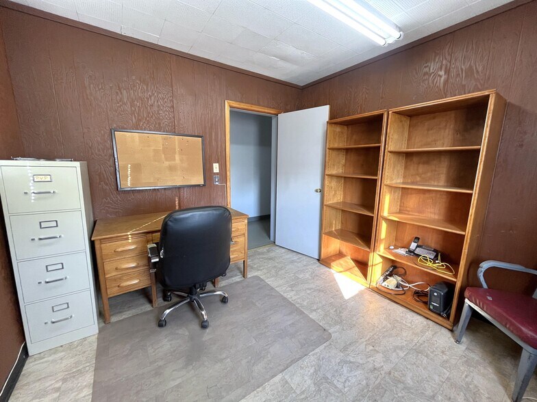 More Photos Of 1011 Washington st, Chillicothe Office For Sale