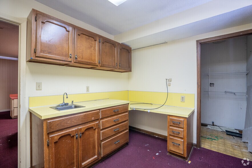 More Photos Of 1515 Huffman Rd, Center Point Unknown For Lease