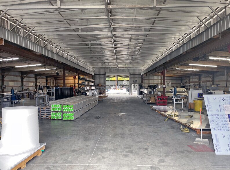 More Photos Of 907 S Charles Richard Beall Blvd, Debary Warehouse For Lease