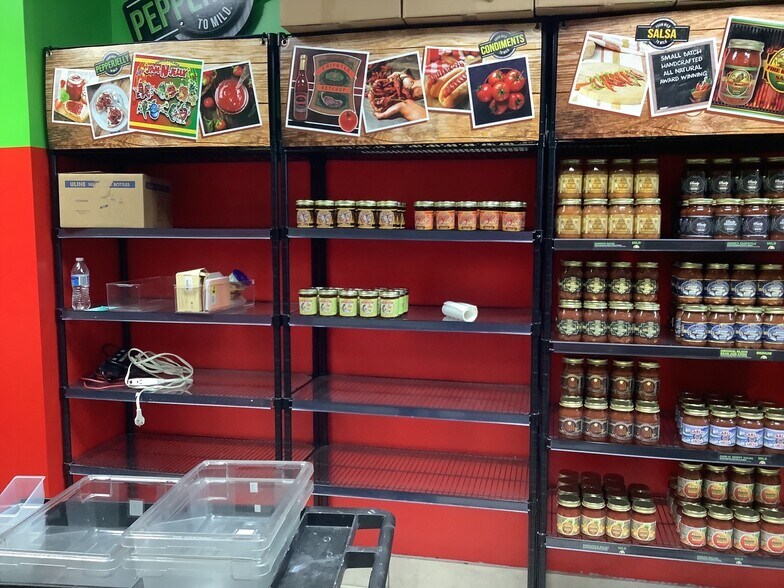 More Photos Of 19-23 N Blvd Of Presidents, Sarasota Storefront For Lease