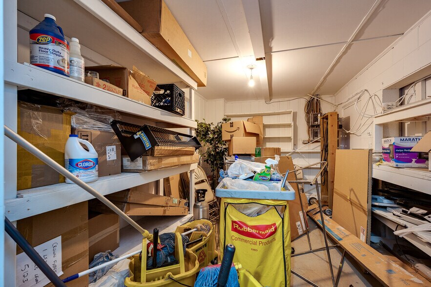 More Photos Of 6962 Coles Rd, Middletown General Retail For Sale