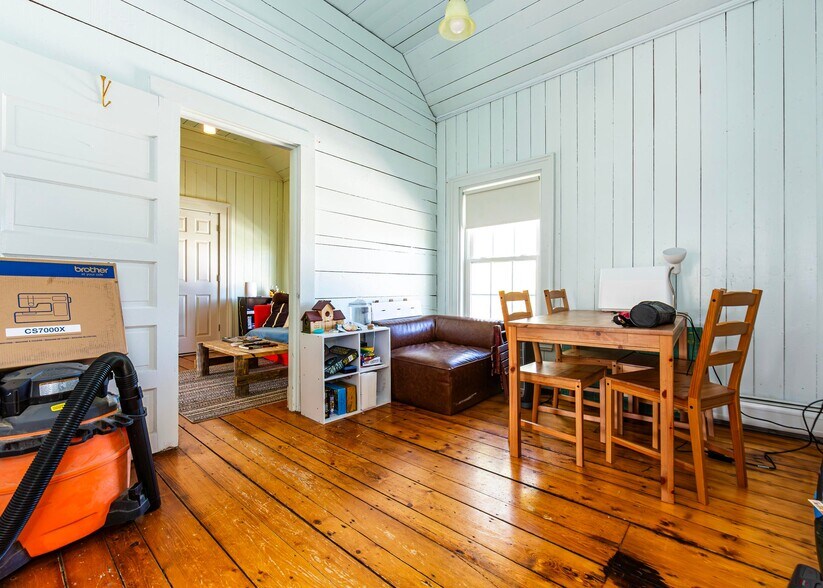 More Photos Of 1276 Surry Rd, Surry Freestanding For Sale