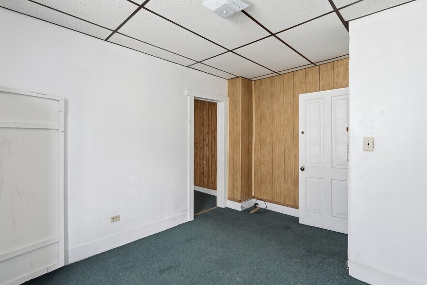 More Photos Of 14811 Broadway Ave, Frostburg Bar For Sale
