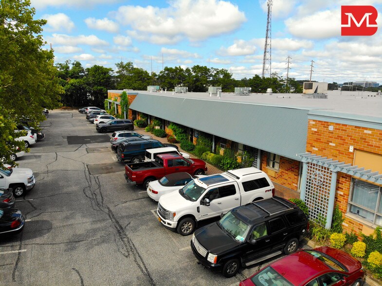 More Photos Of 95 Hoffman Ln, Islandia Warehouse For Lease