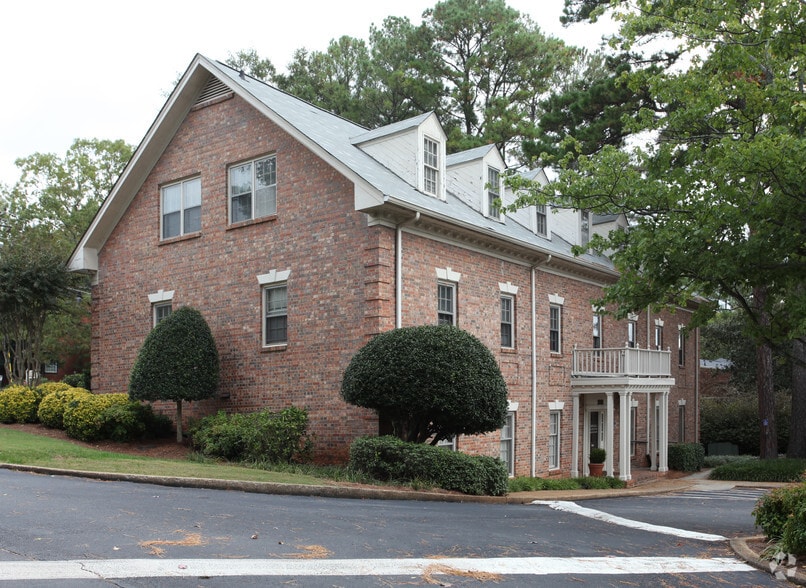 More Photos Of 1991 N Williamsburg Dr, Decatur Medical For Lease