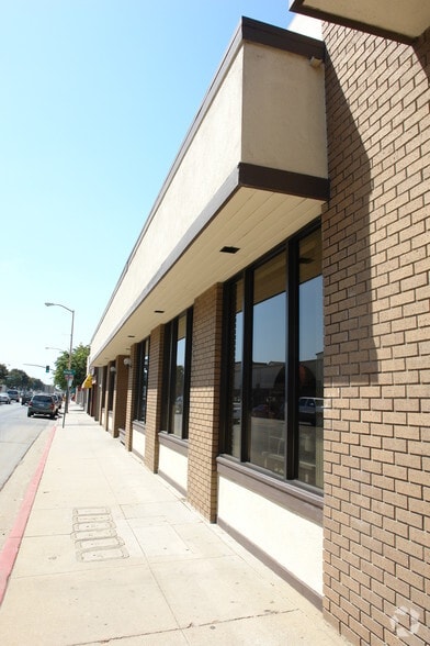 More Photos Of 4-10 W Alisal St, Salinas Office For Lease