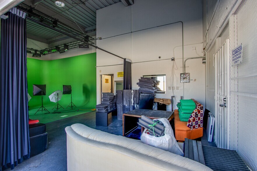 More Photos Of 4251 W Oquendo Rd, Las Vegas Light Distribution For Sale