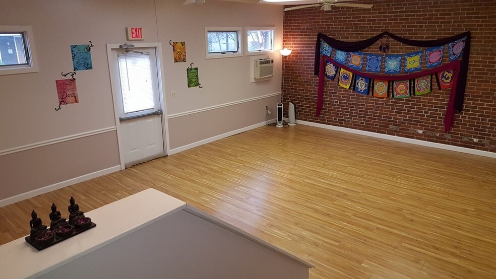 More Photos Of 83 Boston Post Rd, Waterford Office For Sale