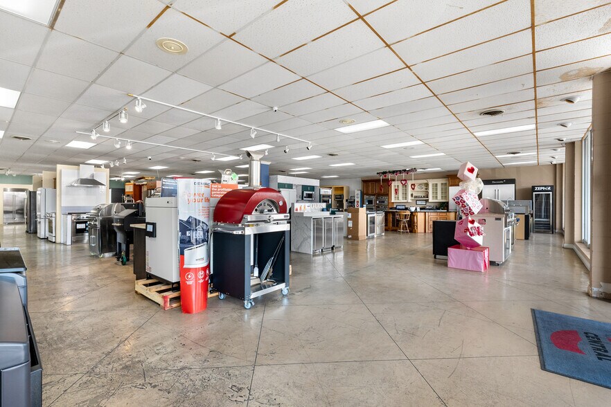 More Photos Of 3101 N 10th St, McAllen General Retail For Lease