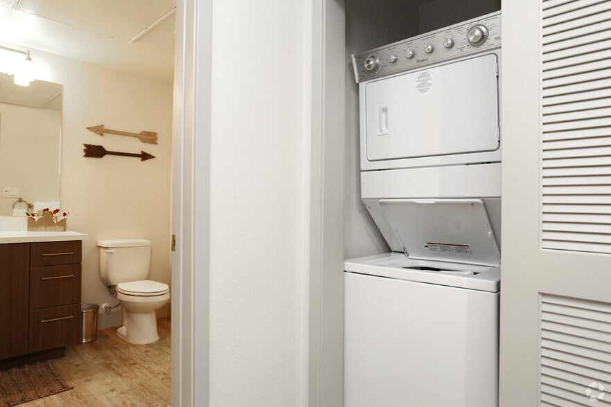 More Photos Of 1375-1411 Sycamore Ave, Hercules Unknown For Lease
