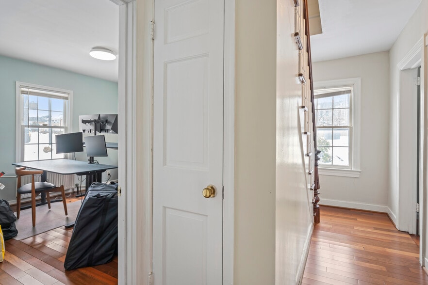 More Photos Of 4235 Chain Bridge Rd, Fairfax Office For Sale