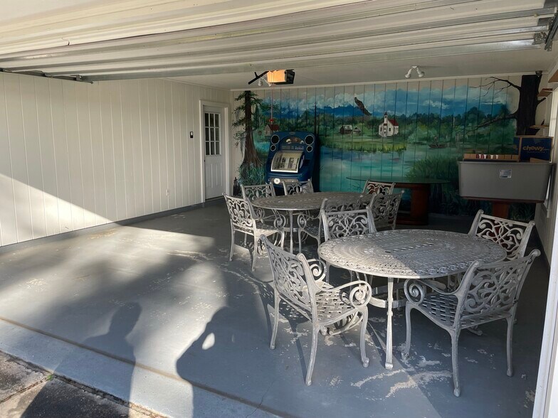 17490 Highway 77, Grosse Tete, LA 70740 Convenience Store For Sale