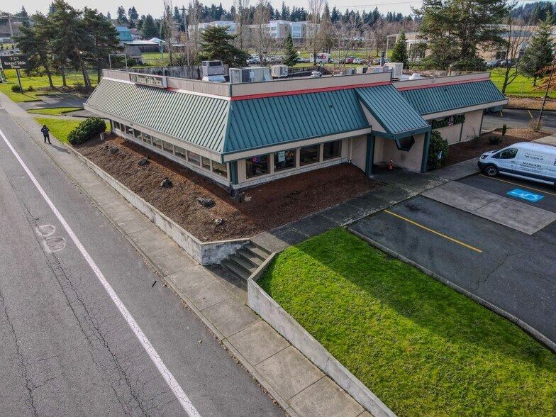 More Photos Of 4141 NE 122nd Ave, Portland Restaurant For Sale