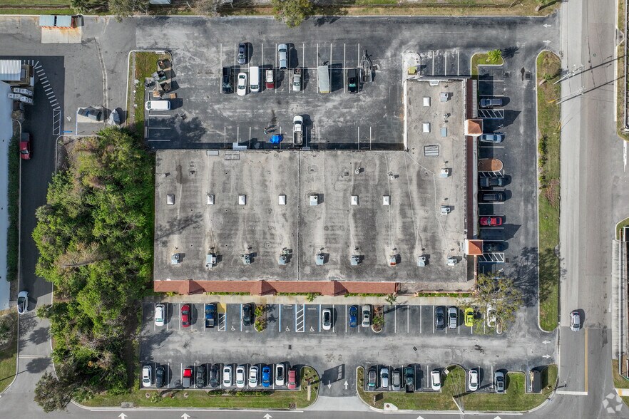 More Photos Of 1684 N Belcher Rd, Clearwater Flex For Lease