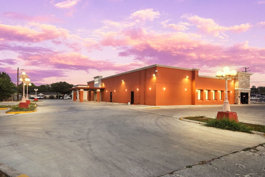 More Photos Of 4946 Rigsby Ave, San Antonio Restaurant For Sale