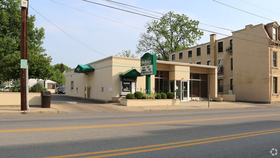 More Photos Of 4517 Vine St, Cincinnati Bank For Lease