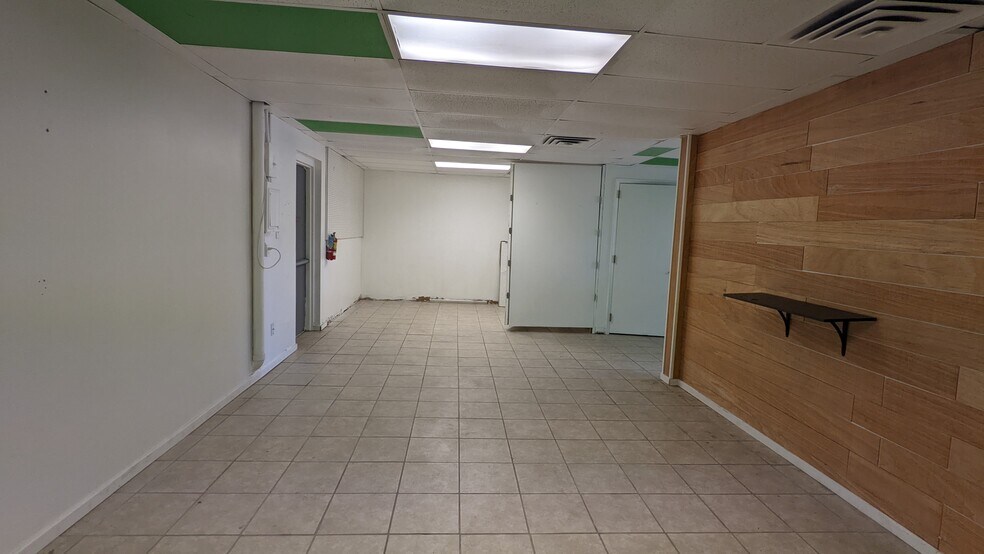 More Photos Of 1465 E Apple Ave, Muskegon Unknown For Lease