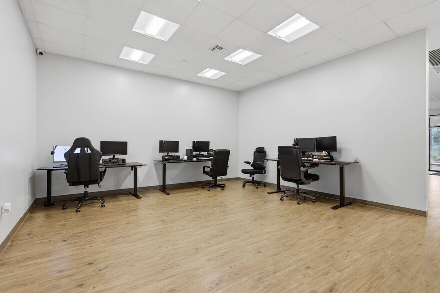 More Photos Of 731-745 Shotgun Rd, Sunrise Light Manufacturing For Sale