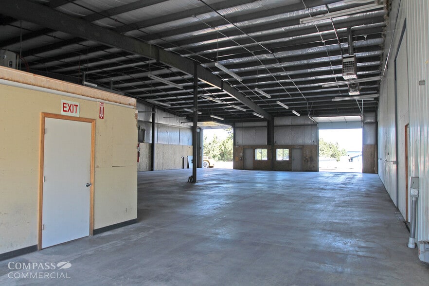 More Photos Of 62980 Boyd Acres Rd, Bend Warehouse For Lease