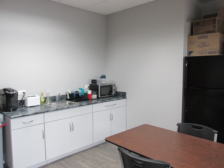 More Photos Of 245-285 Stonegate Rd, Algonquin Medical For Sale