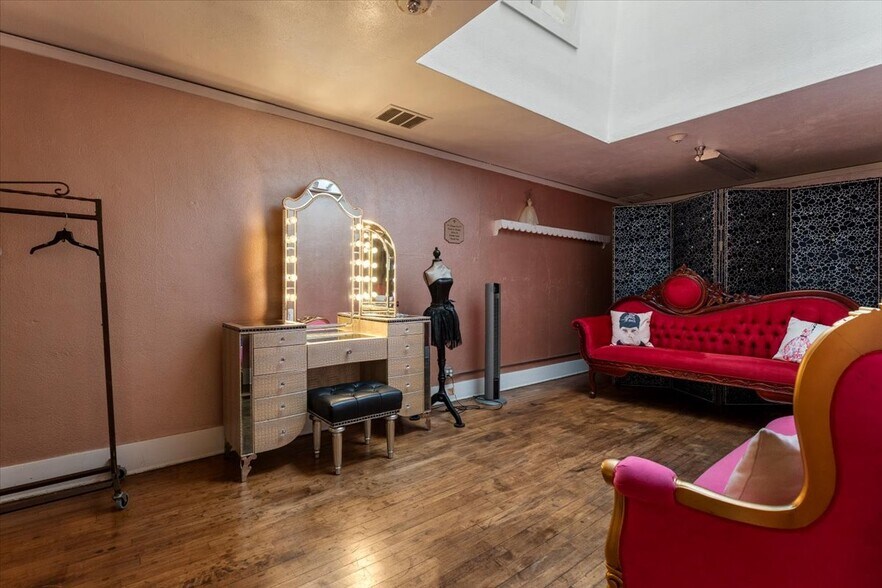 More Photos Of 917 Whittier Blvd, Montebello Storefront For Sale