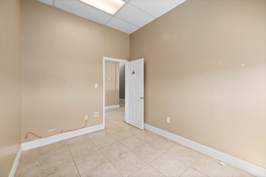 More Photos Of 307 W Avenue I, Lancaster Service For Sale