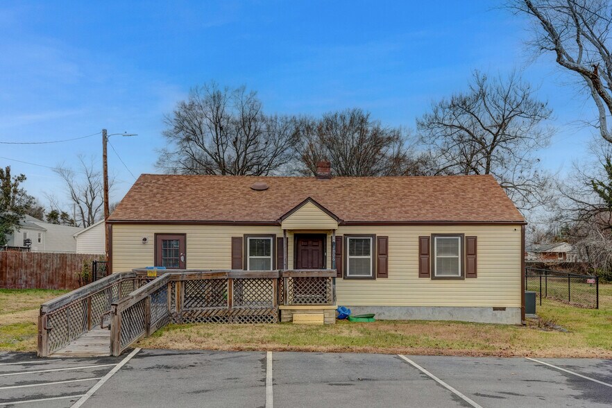 Primary Photo Of 1806 Vance St, Reidsville General Retail For Sale