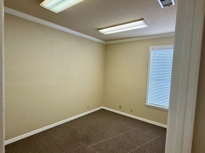 More Photos Of 12343 Hymeadow Dr, Austin Office For Lease