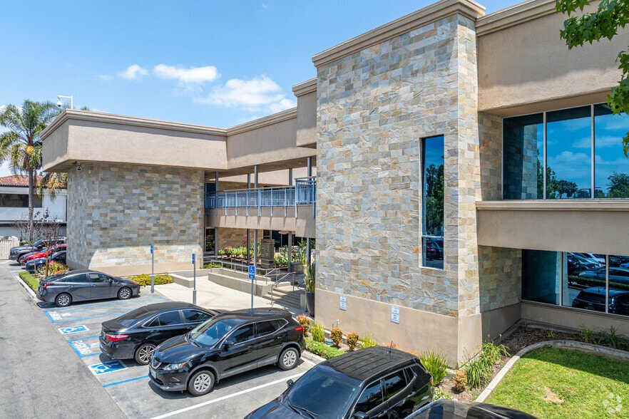 More Photos Of 600 N Tustin Ave, Santa Ana Office For Lease