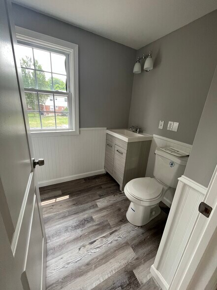 More Photos Of 266 Hebron Ave, Glastonbury Storefront Retail Office For Lease