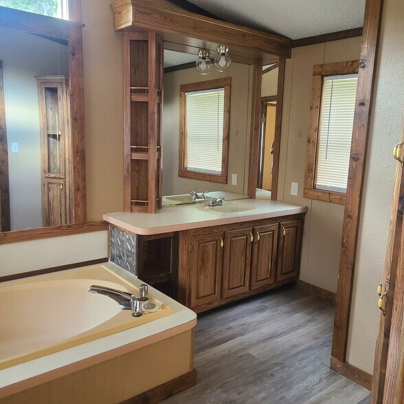 More Photos Of 138 Grey Moss Ct, Ingram Apartments For Sale