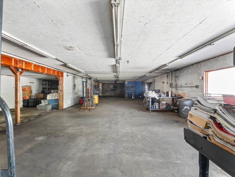 More Photos Of 2701 Pocola blvd, Pocola Warehouse For Sale