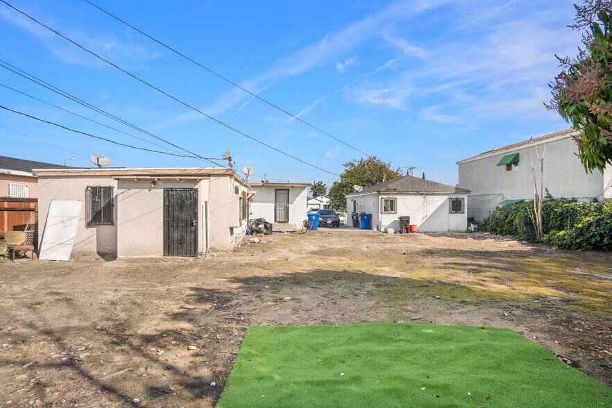 More Photos Of 2104 E 113th St, Los Angeles Multifamily For Sale