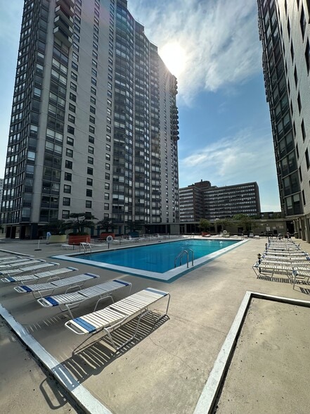 More Photos Of 5701 N Sheridan Rd, Chicago Apartments For Sale