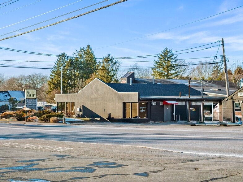 More Photos Of 33 County Rd, Mattapoisett Freestanding For Sale