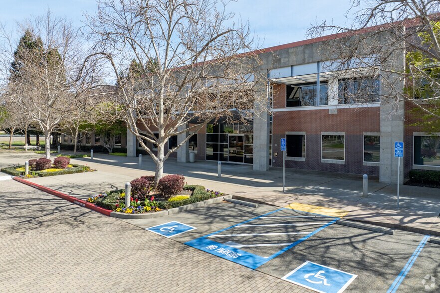 More Photos Of 2730 Gateway Oaks Dr, Sacramento Office For Lease