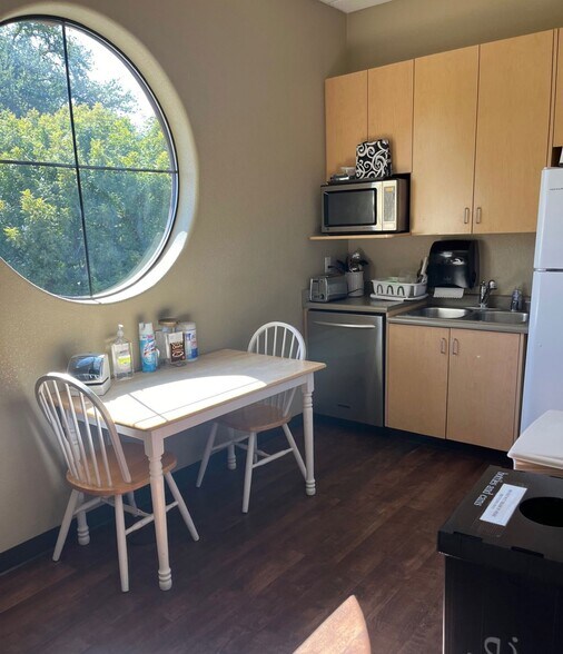 More Photos Of 1600 G St, Modesto Office For Sale