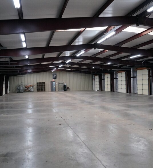 More Photos Of 150 Ayers Blvd, Belpre Light Distribution For Lease