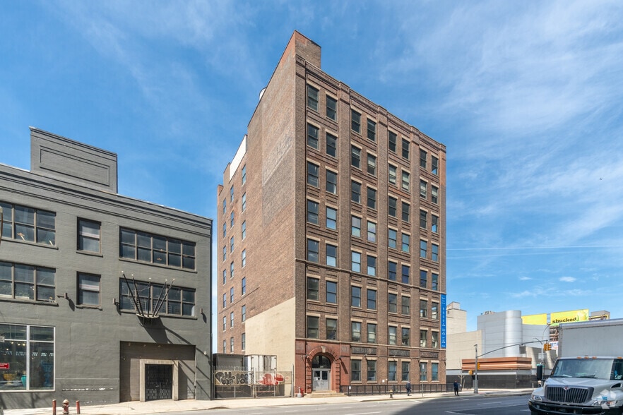 More Photos Of 599 Eleventh Ave, New York Warehouse For Lease