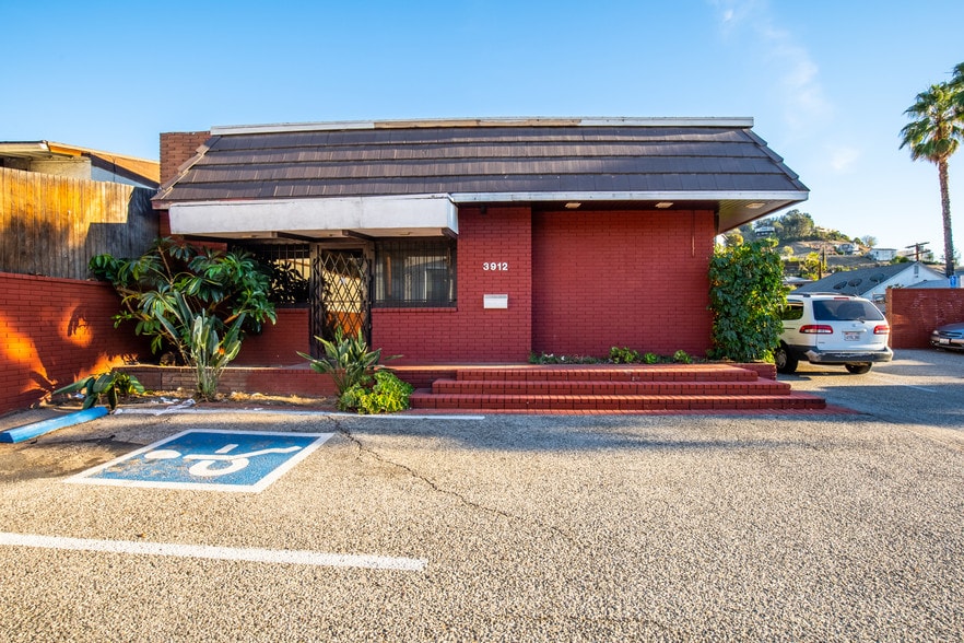 More Photos Of 3912 Eagle Rock Blvd, Los Angeles Office For Lease