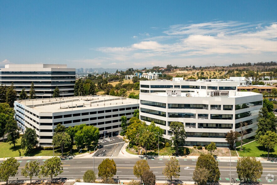 Primary Photo Of 400 Corporate Pointe, Culver City Coworking Space