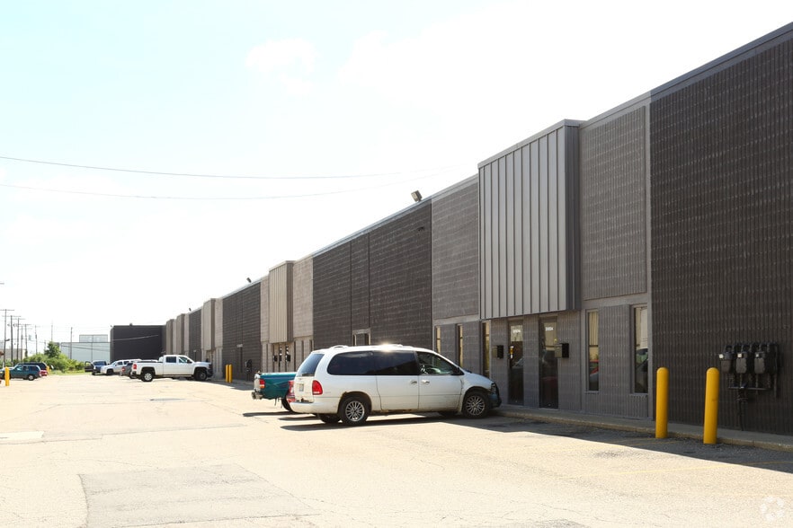More Photos Of 30932-30976 Industrial Dr, Livonia Warehouse For Lease